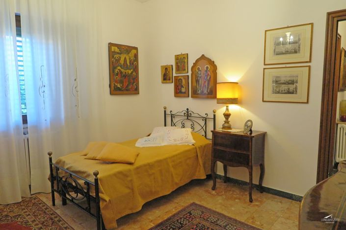 Image No.18-3 Bed Property for sale