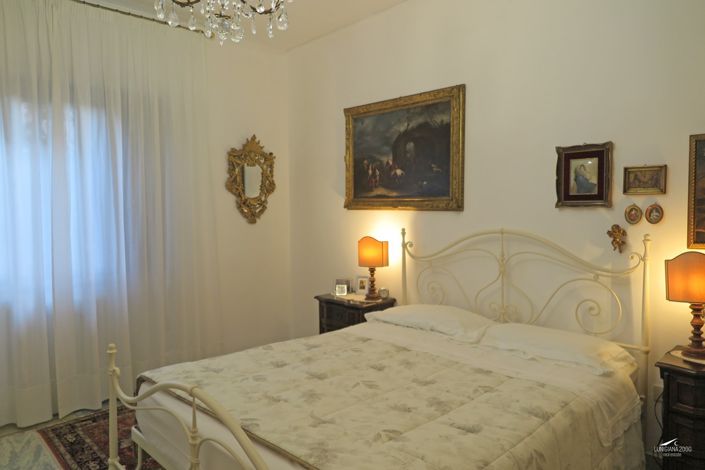 Image No.21-3 Bed Property for sale