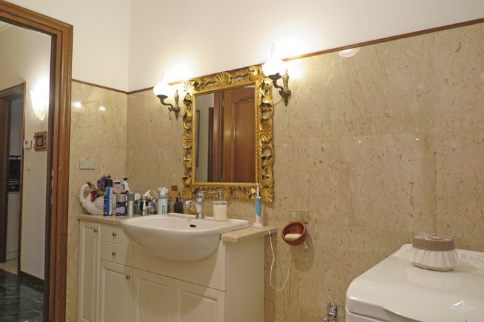 Image No.24-3 Bed Property for sale