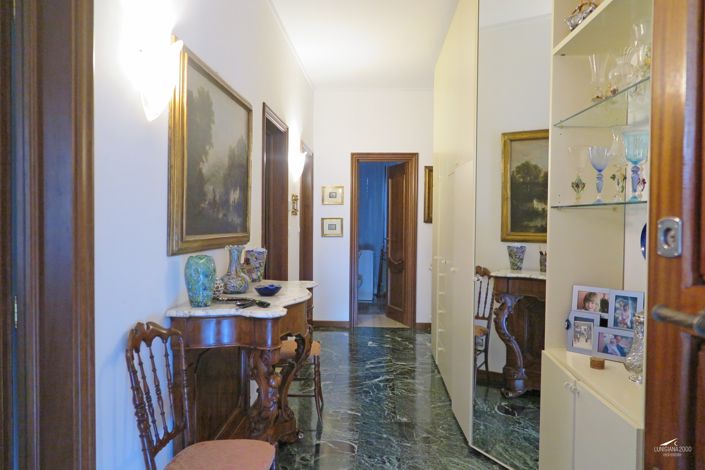 Image No.5-3 Bed Property for sale