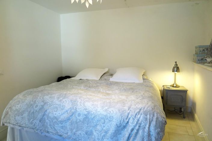 Image No.12-2 Bed Property for sale