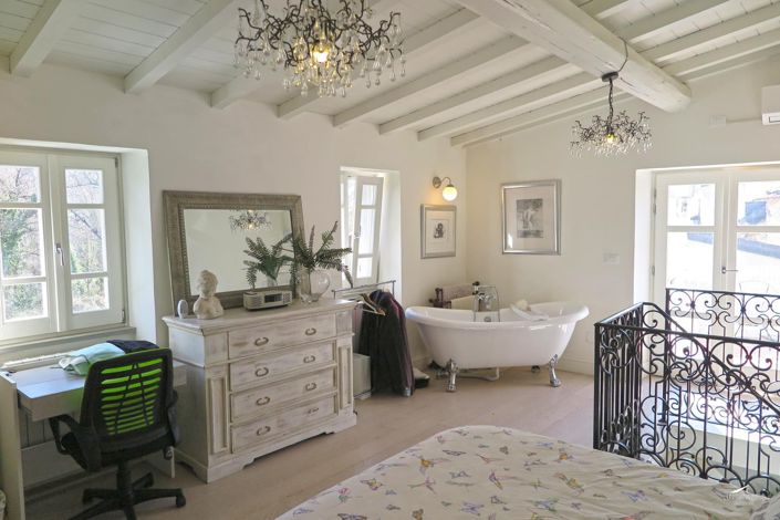 Image No.28-2 Bed Property for sale