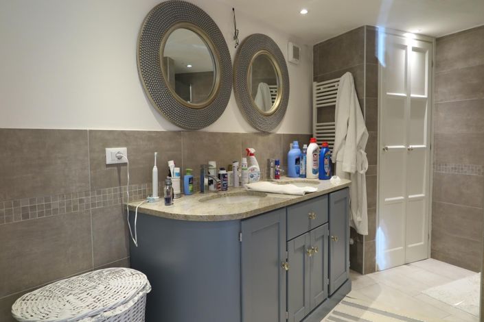 Image No.6-2 Bed Property for sale