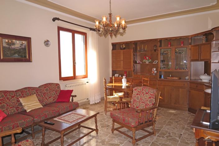 Image No.10-5 Bed Property for sale