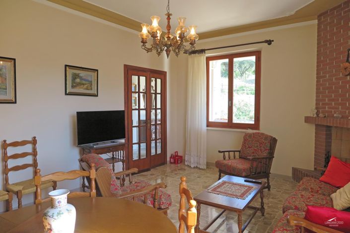 Image No.15-5 Bed Property for sale