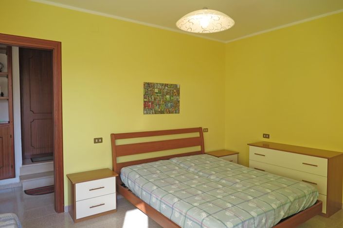 Image No.46-5 Bed Property for sale