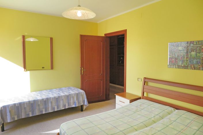 Image No.47-5 Bed Property for sale