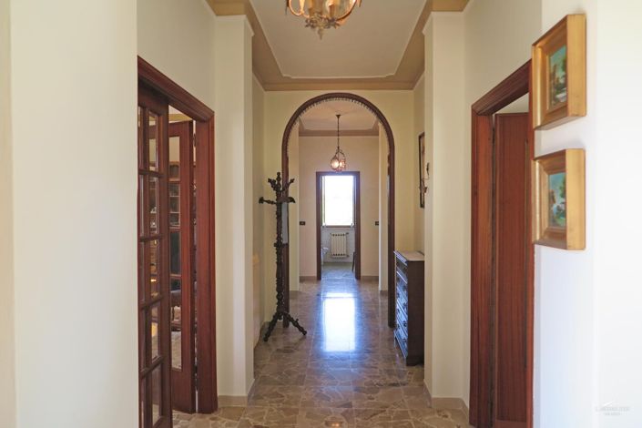 Image No.8-5 Bed Property for sale