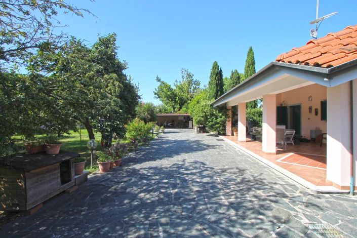 Image No.2-Propriété de 4 chambres à vendre à Carrara
