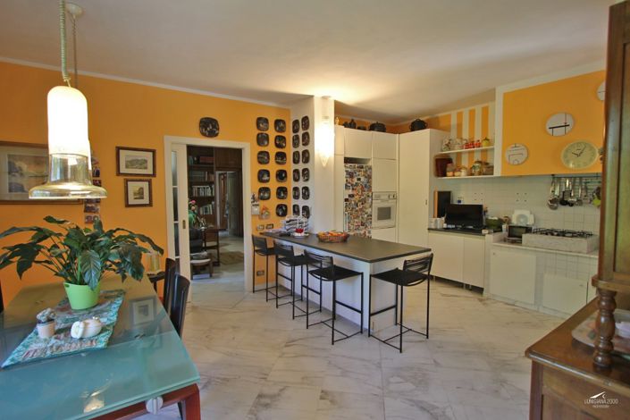 Image No.9-4 Bed Property for sale