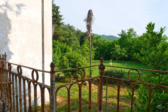 Image No.12-5 Bed Property for sale