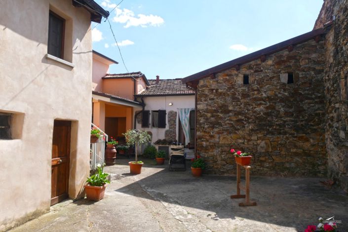 Image No.2-Maison de village de 2 chambres à vendre à Fivizzano