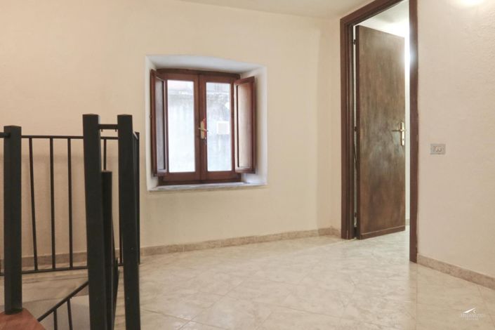 Image No.18-2 Bed Property for sale