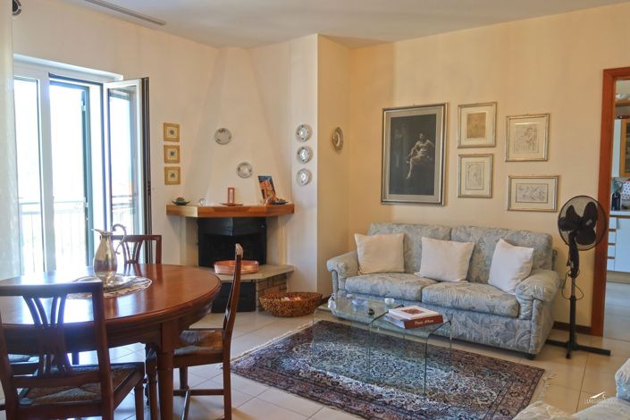 Image No.3-Appartement de 3 chambres à vendre à Fivizzano