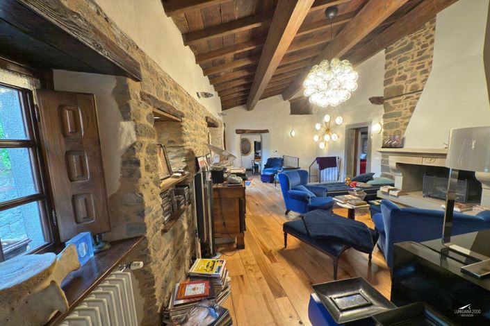 Image No.10-6 Bed Farmhouse for sale