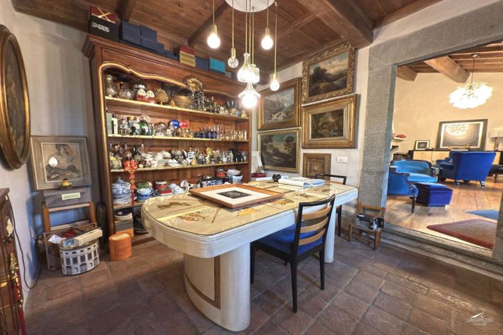 Image No.14-6 Bed Farmhouse for sale