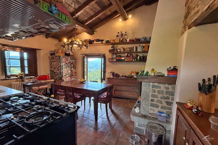 Image No.17-6 Bed Farmhouse for sale