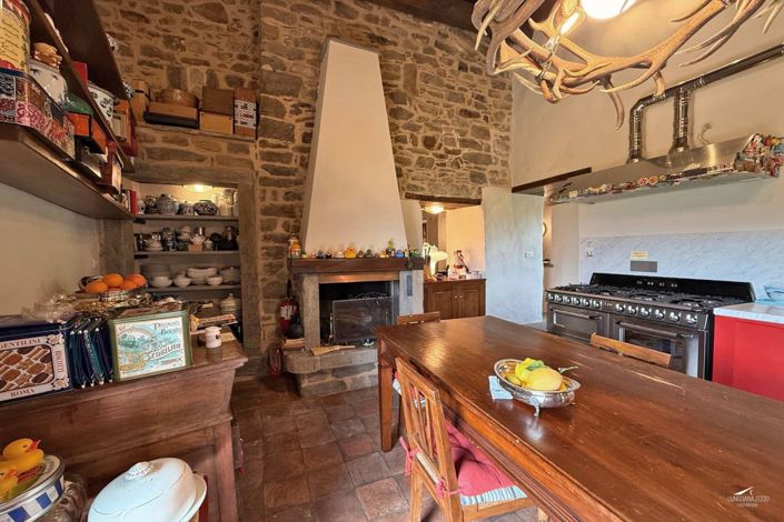 Image No.20-6 Bed Farmhouse for sale