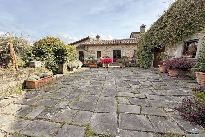 Image No.3-6 Bed Farmhouse for sale