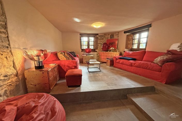 Image No.41-6 Bed Farmhouse for sale