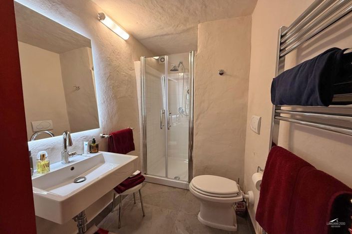 Image No.46-6 Bed Farmhouse for sale