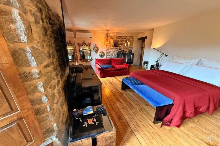 Image No.51-6 Bed Farmhouse for sale