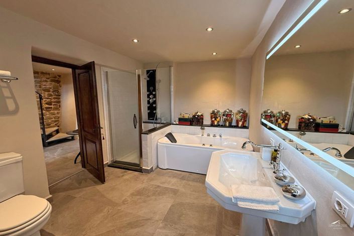 Image No.55-6 Bed Farmhouse for sale