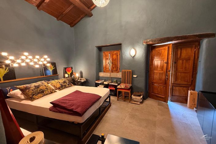 Image No.58-6 Bed Farmhouse for sale