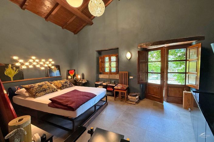 Image No.59-6 Bed Farmhouse for sale