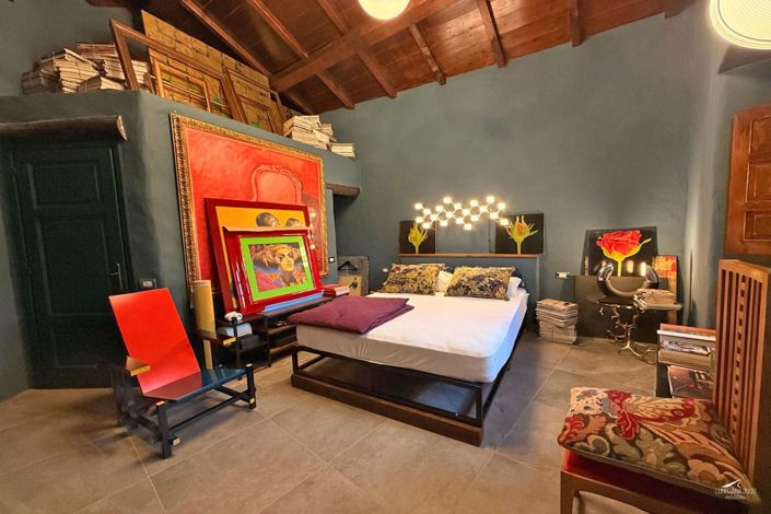 Image No.60-6 Bed Farmhouse for sale