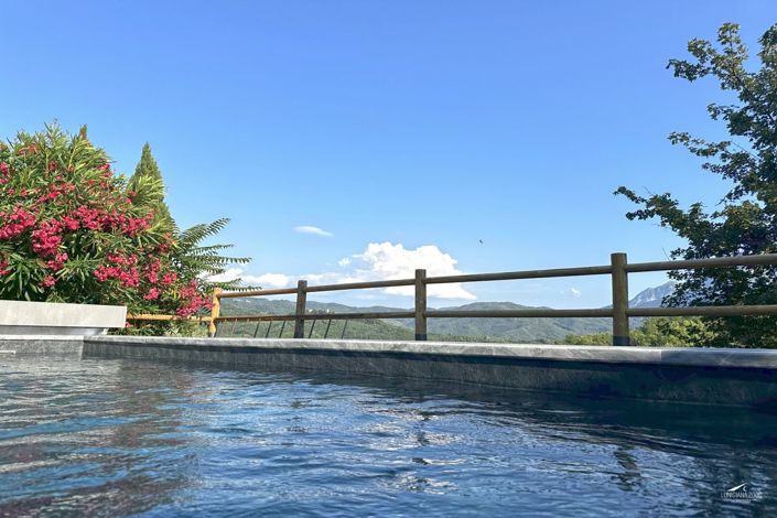 Image No.70-6 Bed Farmhouse for sale