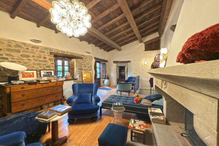 Image No.9-6 Bed Farmhouse for sale