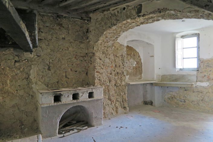 Image No.12-6 Bed Property for sale