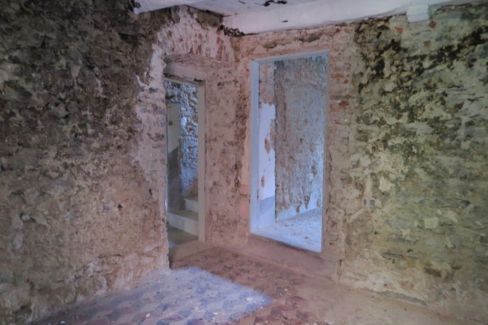 Image No.16-6 Bed Property for sale