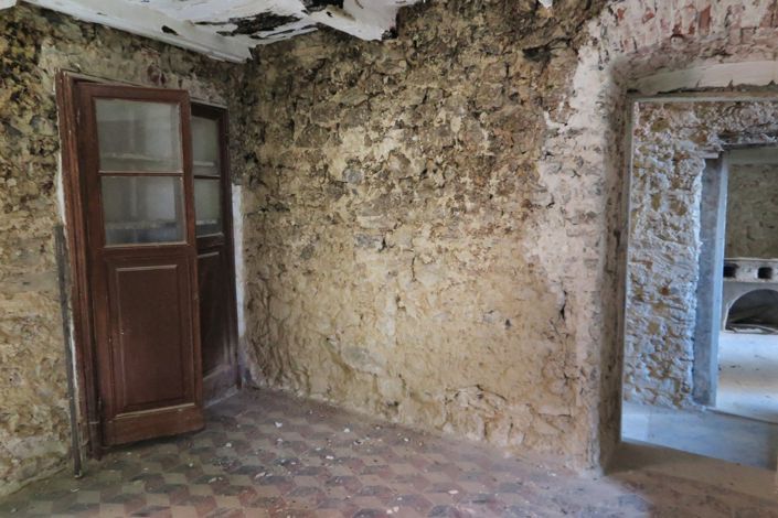 Image No.17-6 Bed Property for sale