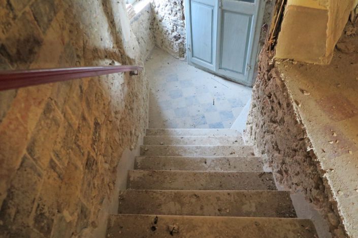 Image No.18-6 Bed Property for sale