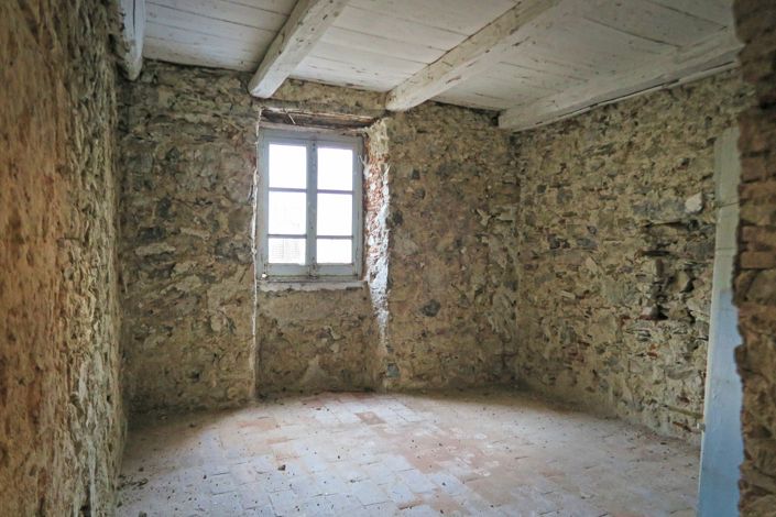 Image No.19-6 Bed Property for sale