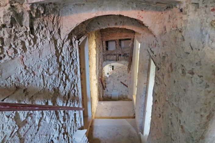 Image No.20-6 Bed Property for sale