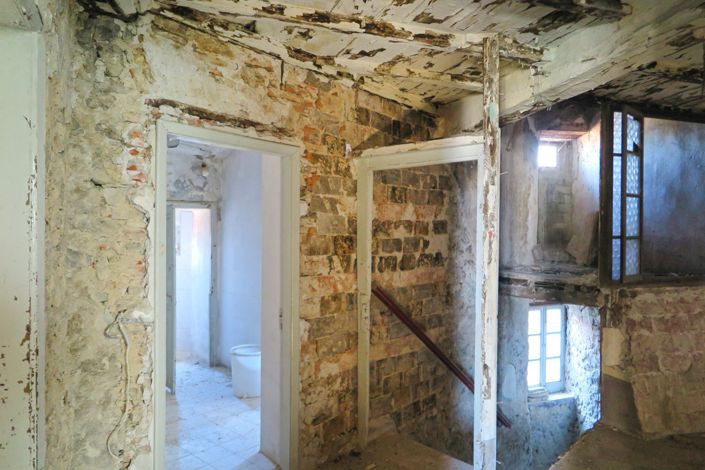 Image No.21-6 Bed Property for sale