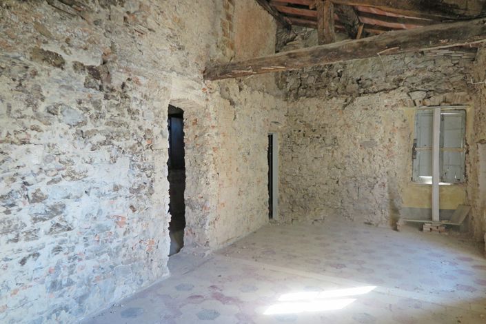 Image No.23-6 Bed Property for sale