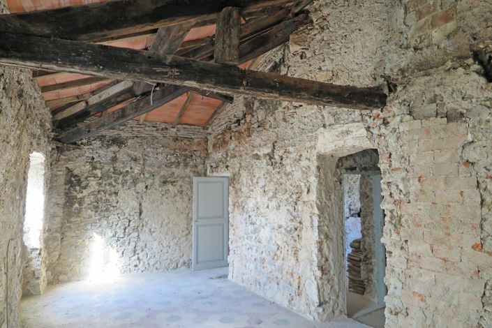 Image No.24-6 Bed Property for sale