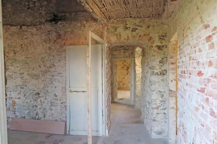 Image No.26-6 Bed Property for sale