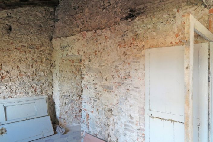 Image No.27-6 Bed Property for sale