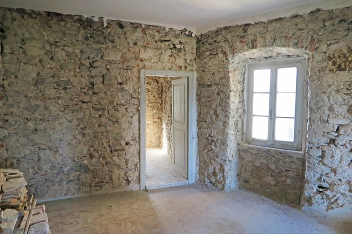 Image No.31-6 Bed Property for sale