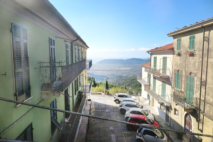 Image No.32-6 Bed Property for sale