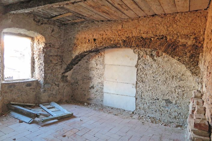 Image No.34-6 Bed Property for sale