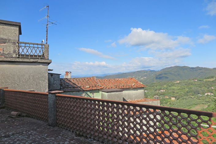 Image No.36-6 Bed Property for sale