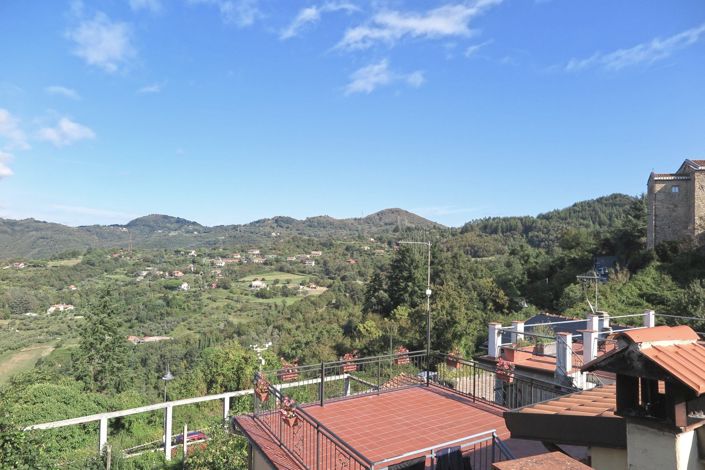 Image No.39-6 Bed Property for sale