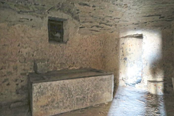 Image No.40-6 Bed Property for sale