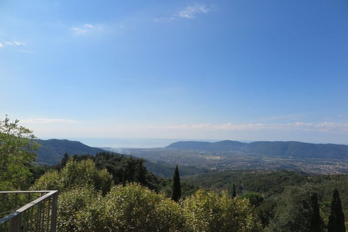 Image No.47-6 Bed Property for sale